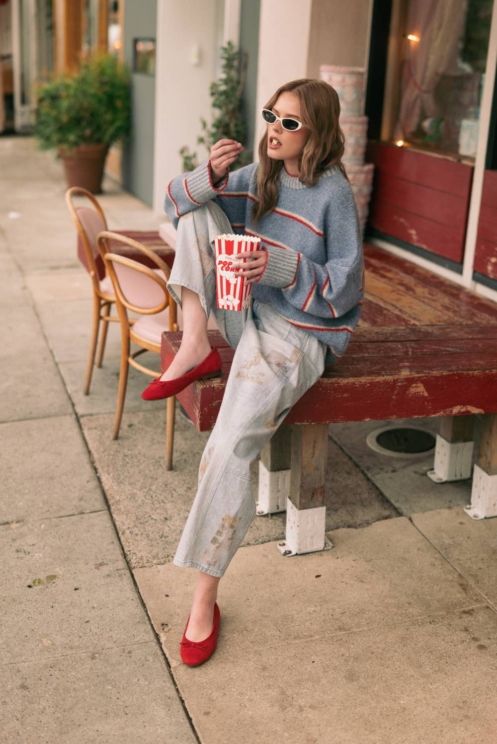 P6792   PATCHWORK EFFECT DENIM BARREL PANTS
