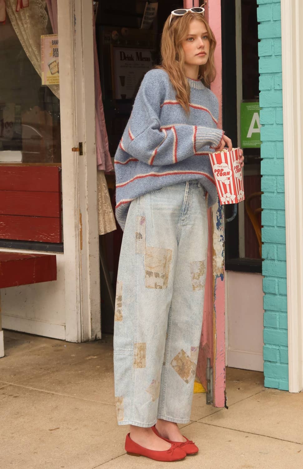 P6792   PATCHWORK EFFECT DENIM BARREL PANTS